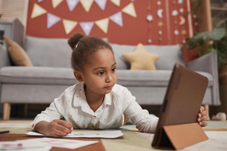 7 Reasons to Educate Children about Online Learning at Home